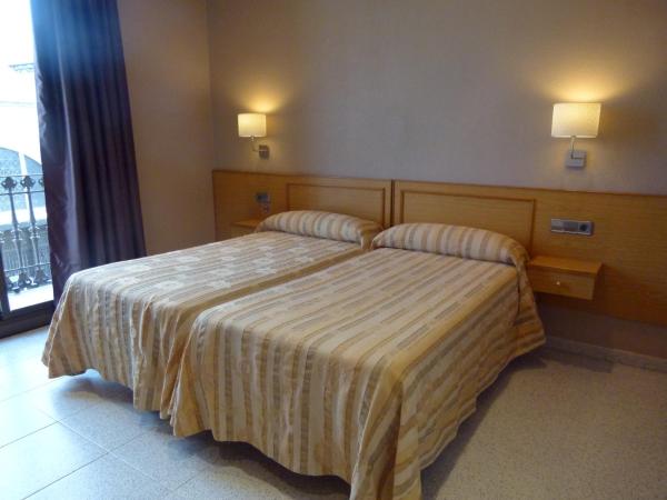 Hostal Nuevo Colon : photo 8 de la chambre chambre double ou lits jumeaux avec salle de bains