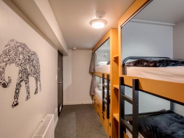 The Black Sheep Backpackers : photo 2 de la chambre capsule simple dans chambre Économique mixte à 4 lits