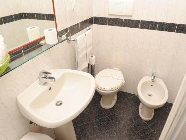 Hotel Lo Scudiero : photo 8 de la chambre chambre double ou lits jumeaux