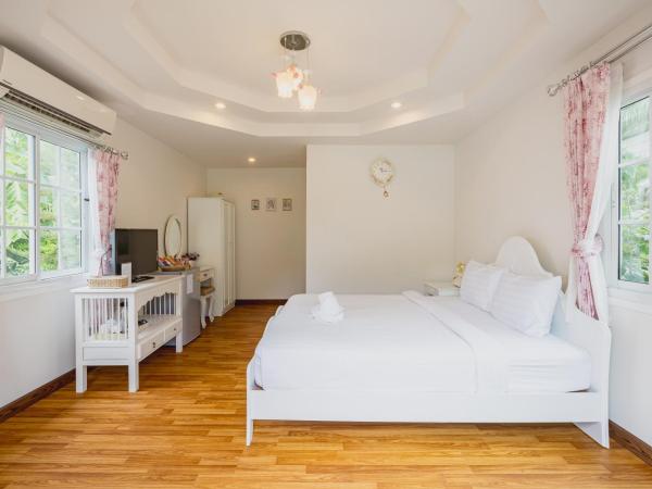 Sakarin Valley Resort : photo 7 de la chambre chambre lit queen-size - vue sur piscine