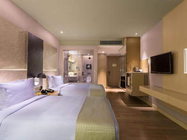 Holiday Inn New Delhi International Airport, an IHG Hotel : photo 1 de la chambre two twin beds standard-non-smoking pool view