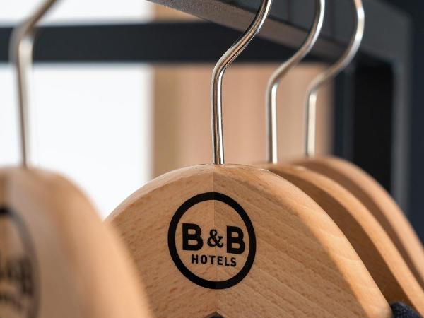 B&B HOTEL Poitiers Aéroport : photo 6 de la chambre chambre triple