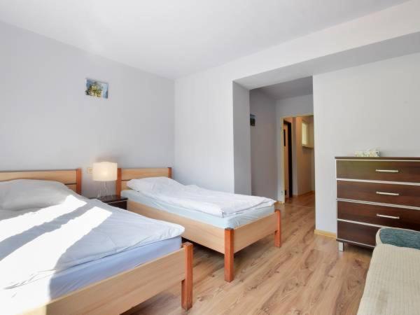 Marynia : photo 2 de la chambre chambre triple avec salle de bains privative