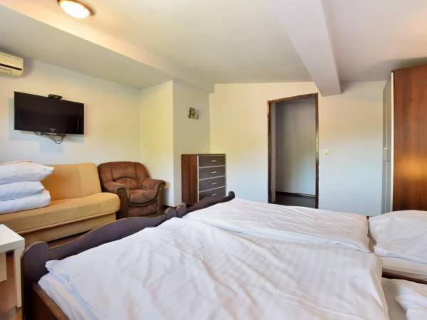 Marynia : photo 1 de la chambre chambre quadruple avec salle de bains