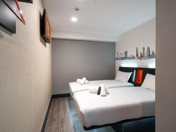 easyHotel London City Shoreditch : photo 1 de la chambre chambre lits jumeaux sans fenêtre