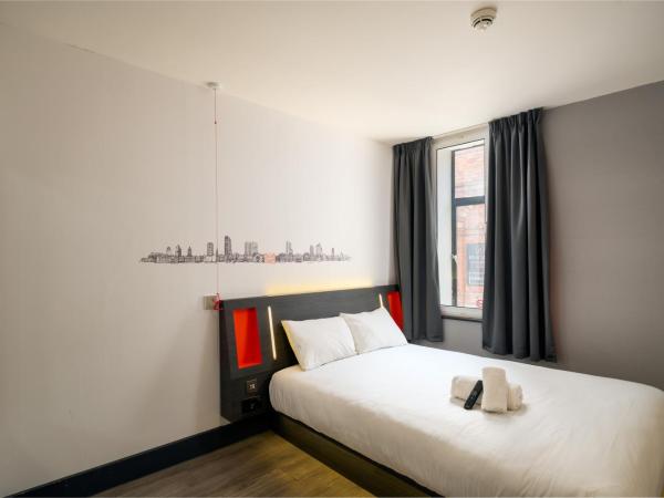 easyHotel Leeds : photo 2 de la chambre chambre double - accessible aux personnes à mobilité réduite 