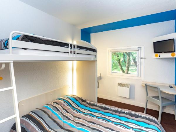 hotelF1 Tours Nord : photo 5 de la chambre chambre triple avec 1 lit double et 1 lit superposé