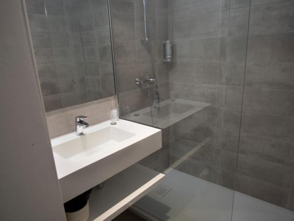 Hôtel Pyrène : photo 4 de la chambre chambre double supérieure