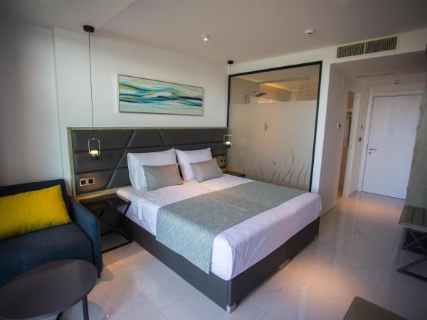 LIBERTY PLAZA : photo 2 de la chambre chambre double deluxe avec balcon - vue sur mer