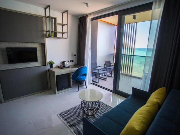 LIBERTY PLAZA : photo 1 de la chambre suite deluxe avec balcon et baignoire spa - vue sur mer