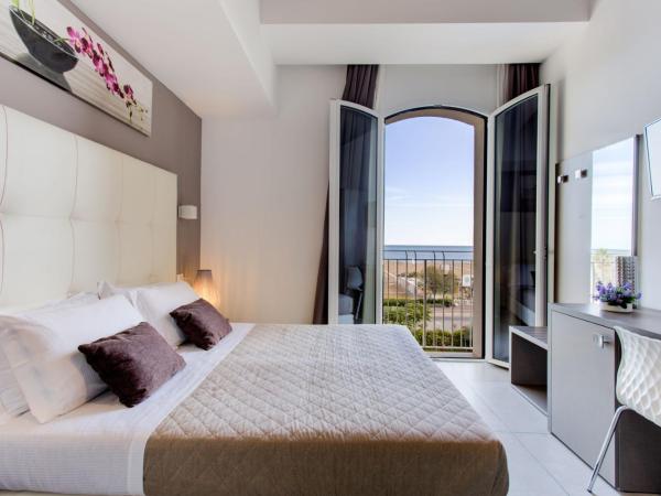 Hotel Villa Augustea : photo 1 de la chambre chambre supérieure - vue sur mer
