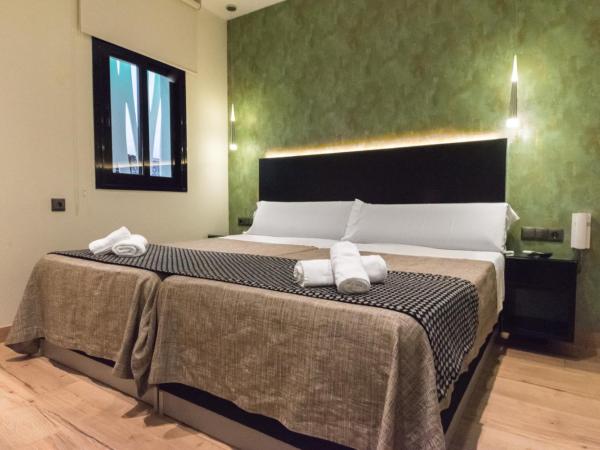 DAOS Suites & Terrace Marbella : photo 5 de la chambre chambre double deluxe