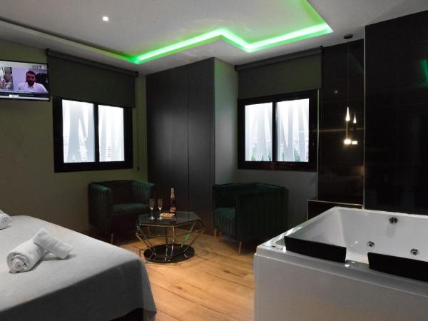 DAOS Suites & Terrace Marbella : photo 4 de la chambre suite deluxe avec baignoire spa