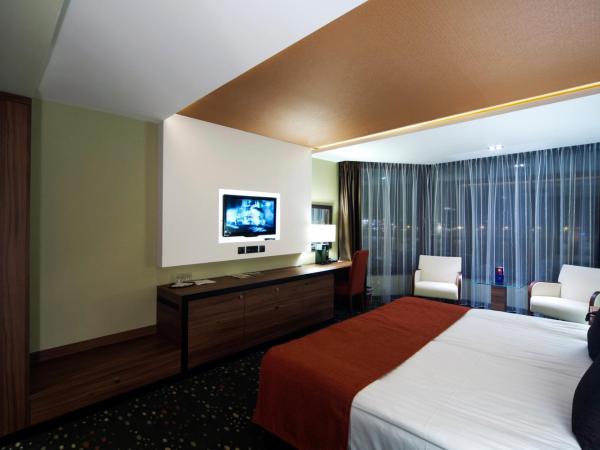 Boutique Hotel Victoria Budapest : photo 10 de la chambre chambre double avec lit d'appoint - vue sur rivière