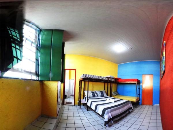 Hostel Cores do Pelô : photo 1 de la chambre chambre quadruple Économique avec ventilateur