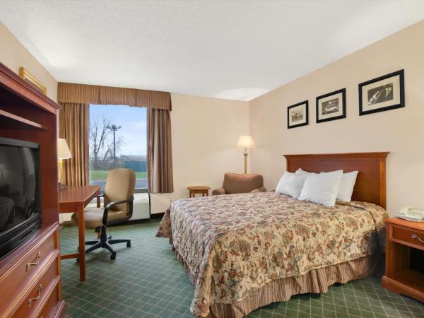 Days Inn by Wyndham Columbus Airport : photo 1 de la chambre chambre double - accessible aux personnes à mobilité réduite - non-fumeurs