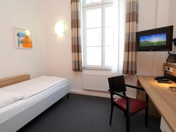 Townhouse Düsseldorf : photo 3 de la chambre chambre simple avec kitchenette