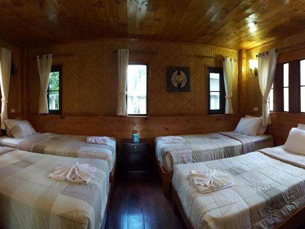 Baan Soontree Resort : photo 1 de la chambre chambre quadruple standard