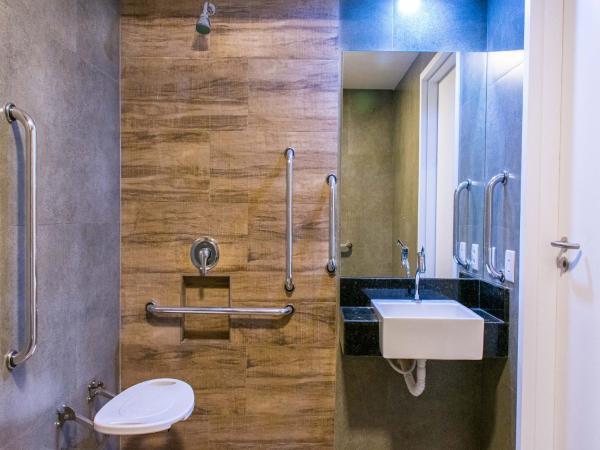 Ilusion Hotel : photo 2 de la chambre suite familiale - accessible aux personnes à mobilité réduite