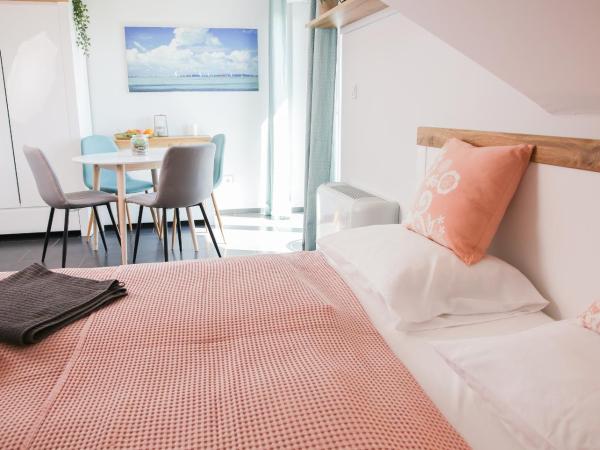 Balkon Apartmanház Panzió : photo 8 de la chambre appartement supérieur