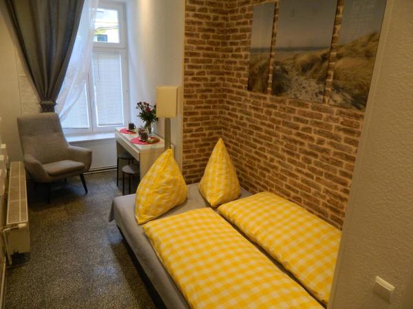 K&S Apartments : photo 1 de la chambre chambre double avec salle de bains privative extérieure