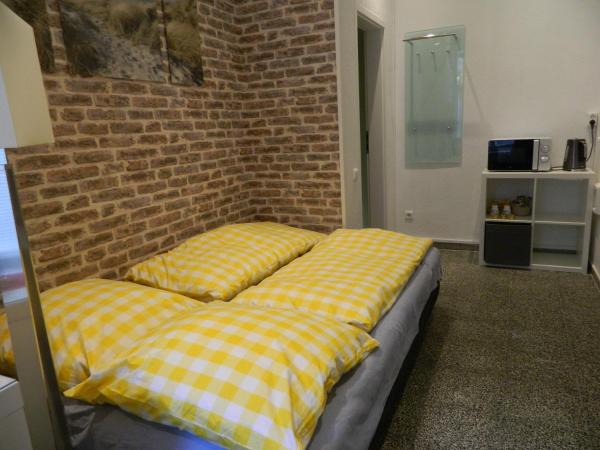 K&S Apartments : photo 3 de la chambre chambre double avec salle de bains privative extérieure