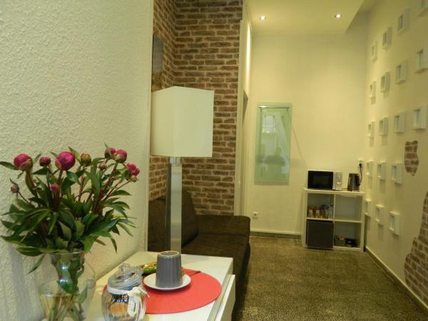 K&S Apartments : photo 5 de la chambre chambre double avec salle de bains privative extérieure