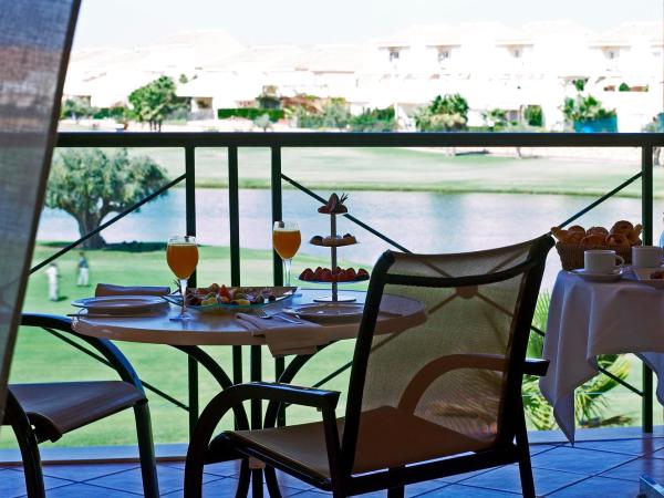 Hotel Alicante Golf : photo 1 de la chambre chambre double ou lits jumeaux - vue sur lac