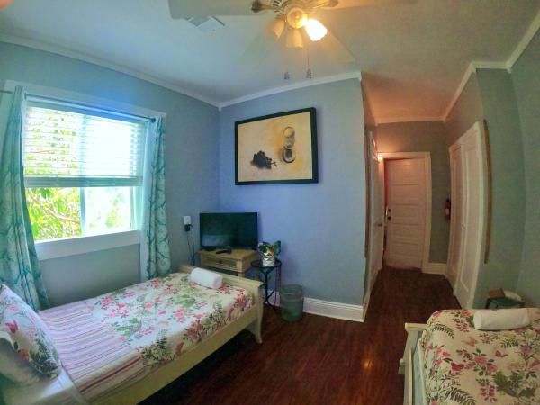 Madame Isabelle's House : photo 2 de la chambre chambre lits jumeaux avec salle de bains privative