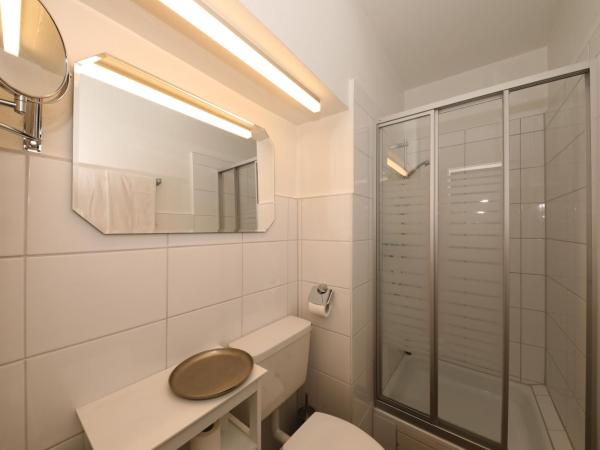 Hotel Am Ehrenhof : photo 2 de la chambre chambre triple