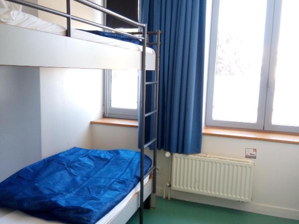 Auberge de Jeunesse HI Cherbourg : photo 1 de la chambre chambre 2 lits avec douche