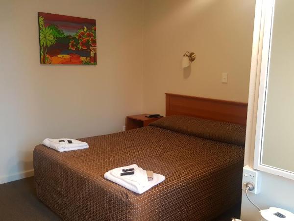 Kiwi International Hotel : photo 1 de la chambre chambre double avec salle de bains