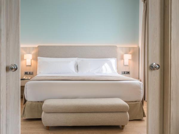 Occidental Sevilla Viapol : photo 7 de la chambre suite junior avec lit d'appoint (2 adultes + 1 enfant)