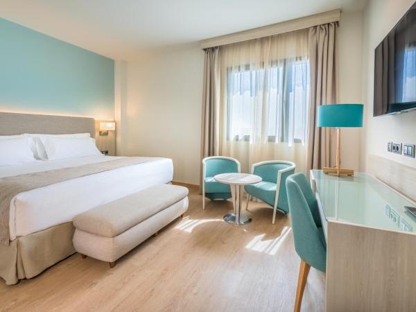 Occidental Sevilla Viapol : photo 5 de la chambre chambre lits jumeaux supérieure avec lit d'appoint (2 adultes + 1 enfant)