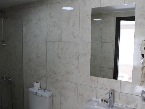 Hotel Abro Necatibey : photo 7 de la chambre chambre triple standard