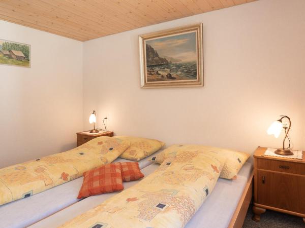 Lehmann's Herberge Hostel : photo 7 de la chambre chambre lits jumeaux avec salle de bains