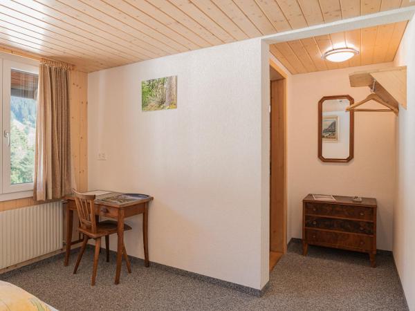 Lehmann's Herberge Hostel : photo 10 de la chambre chambre lits jumeaux avec salle de bains