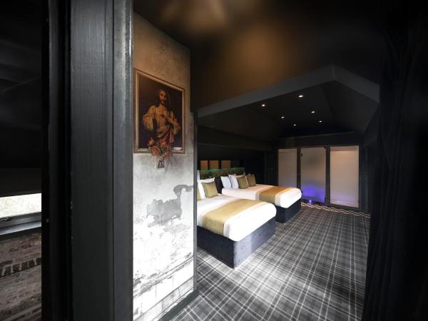 Briggate Hotel : photo 2 de la chambre deluxe quadrouple room with balcony