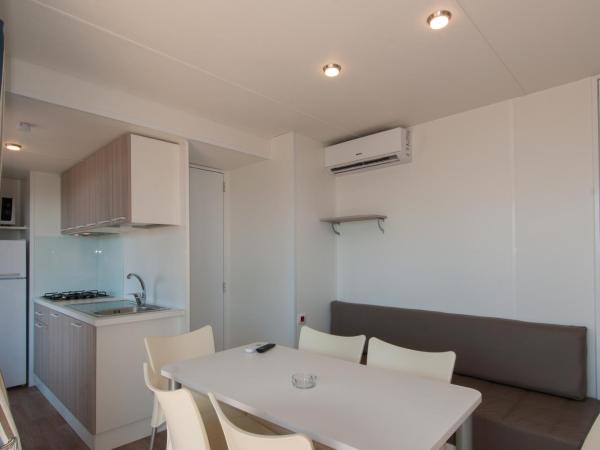 Club del Sole Jesolo Mare Family Camping Village : photo 5 de la chambre mobile home deluxe - animaux domestiques admis