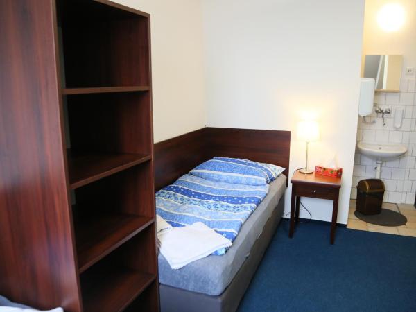 Pension & Restaurace Na Rychtě : photo 2 de la chambre chambre lits jumeaux avec salle de bains privative séparée