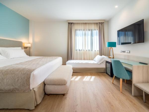 Occidental Sevilla Viapol : photo 1 de la chambre chambre lits jumeaux supérieure avec lit d'appoint (2 adultes + 1 enfant)