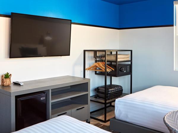 Pacific View Inn : photo 2 de la chambre chambre double avec 2 lits doubles