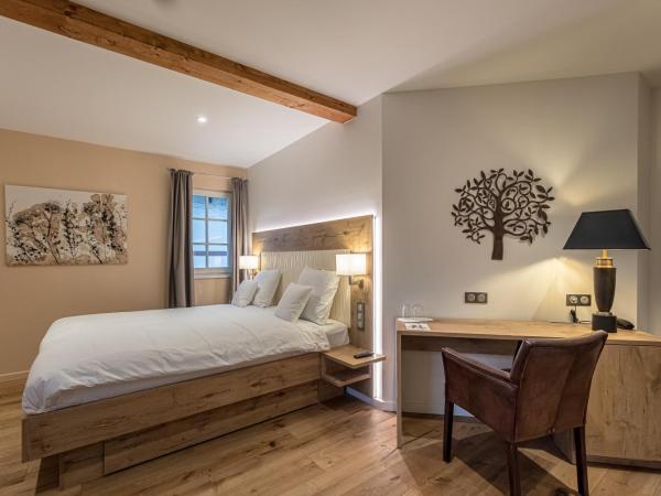 Château de Pourtalès : photo 3 de la chambre chambre double le parc