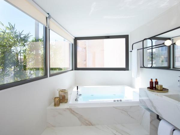 The Marblous Athens : photo 6 de la chambre suite lit queen-size marblous