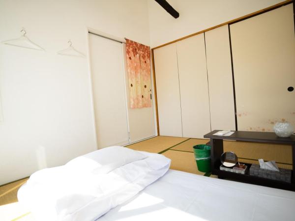 Sato-san's Rest : photo 5 de la chambre chambre triple avec salle de bains commune