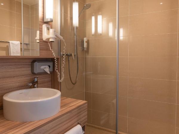 Star G Hotel Premium München Domagkstraße : photo 3 de la chambre chambre supérieure avec 2 lits queen-size