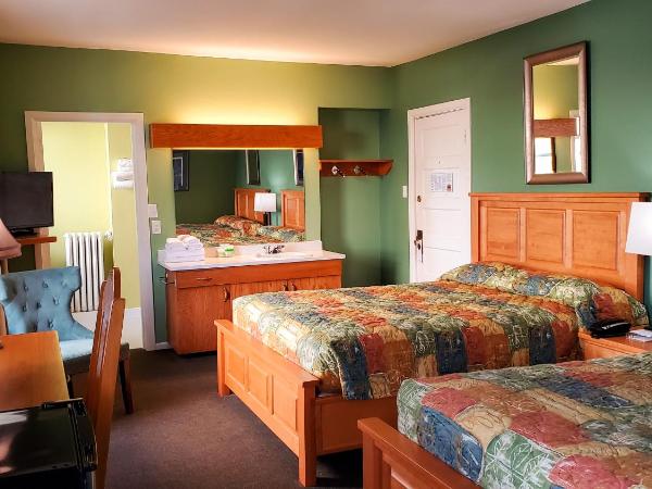 James Bay Inn Hotel, Suites & Cottage : photo 1 de la chambre chambre avec 2 grands lits queen-size