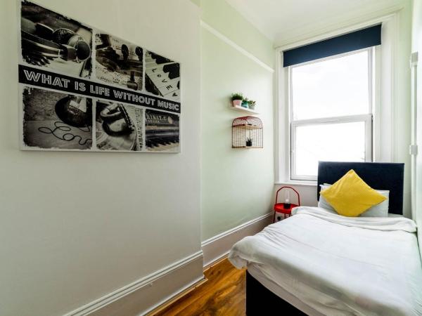 Book A Bed Hostels : photo 2 de la chambre chambre simple avec salle de bains commune