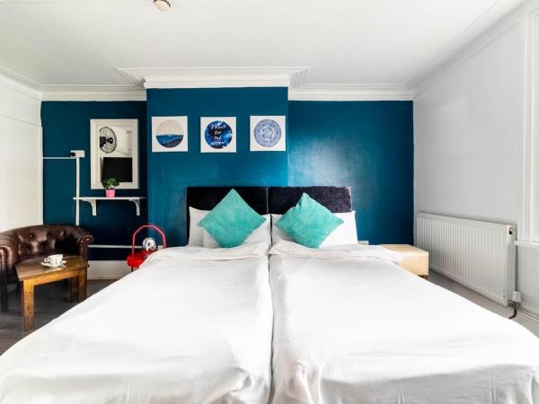 Book A Bed Hostels : photo 3 de la chambre chambre double ou lits jumeaux avec salle de bains commune