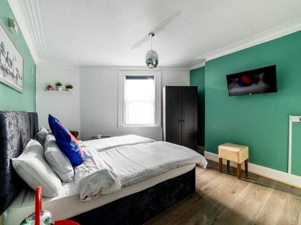 Book A Bed Hostels : photo 9 de la chambre chambre double ou lits jumeaux avec salle de bains commune